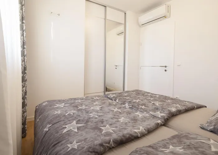 Apartment Lille Makarska