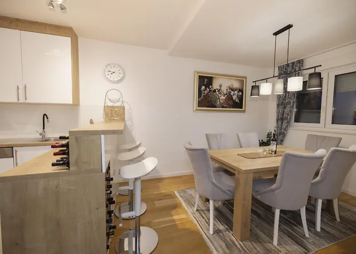 Lille Μακάρσκα